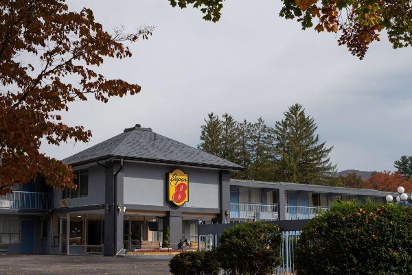 Super 8 by Wyndham Black Mountain image 2